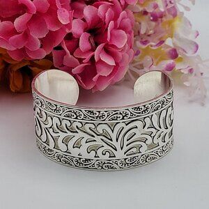 Premier Designs Statement Cuff Bracelet 7 Inch Silver Tone Embossed Open